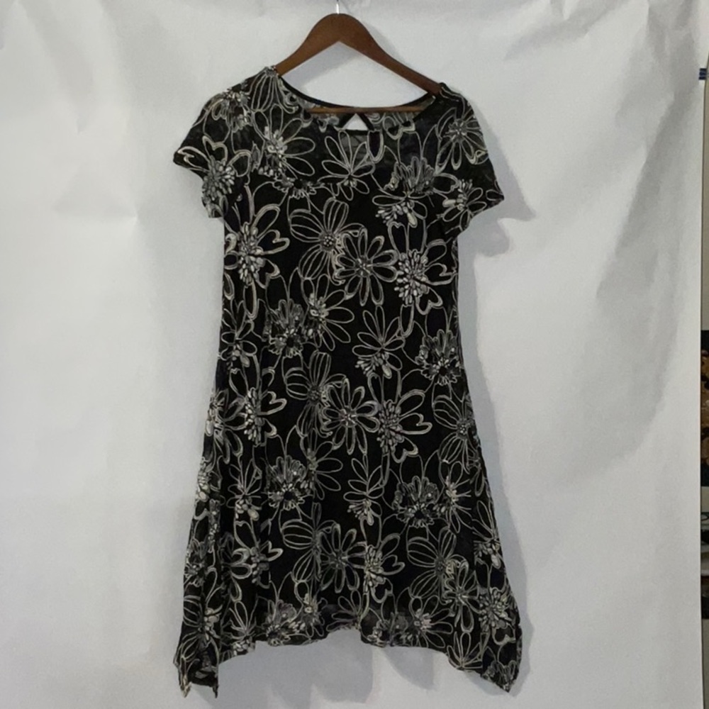 Roz & Ali, Black dress with white embroidery, Size S,